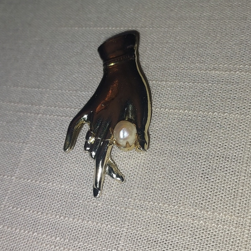 Hand and Faux Pearl Brooch - Picture 2 of 6